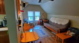 Cute Sq Hill Carriage House Apt