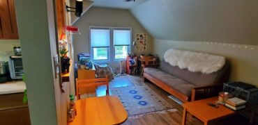 Cute Sq Hill Carriage House Apt